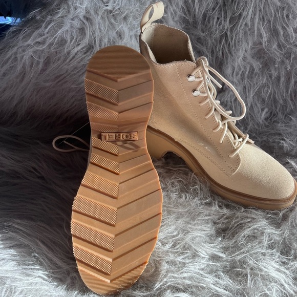 Sorel Hi-Line Heel Lace Boots - Size 8.5 - NWT - Picture 3 of 6